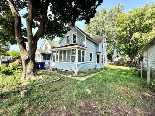 866 Duluth Street , Saint Paul, MN 55106