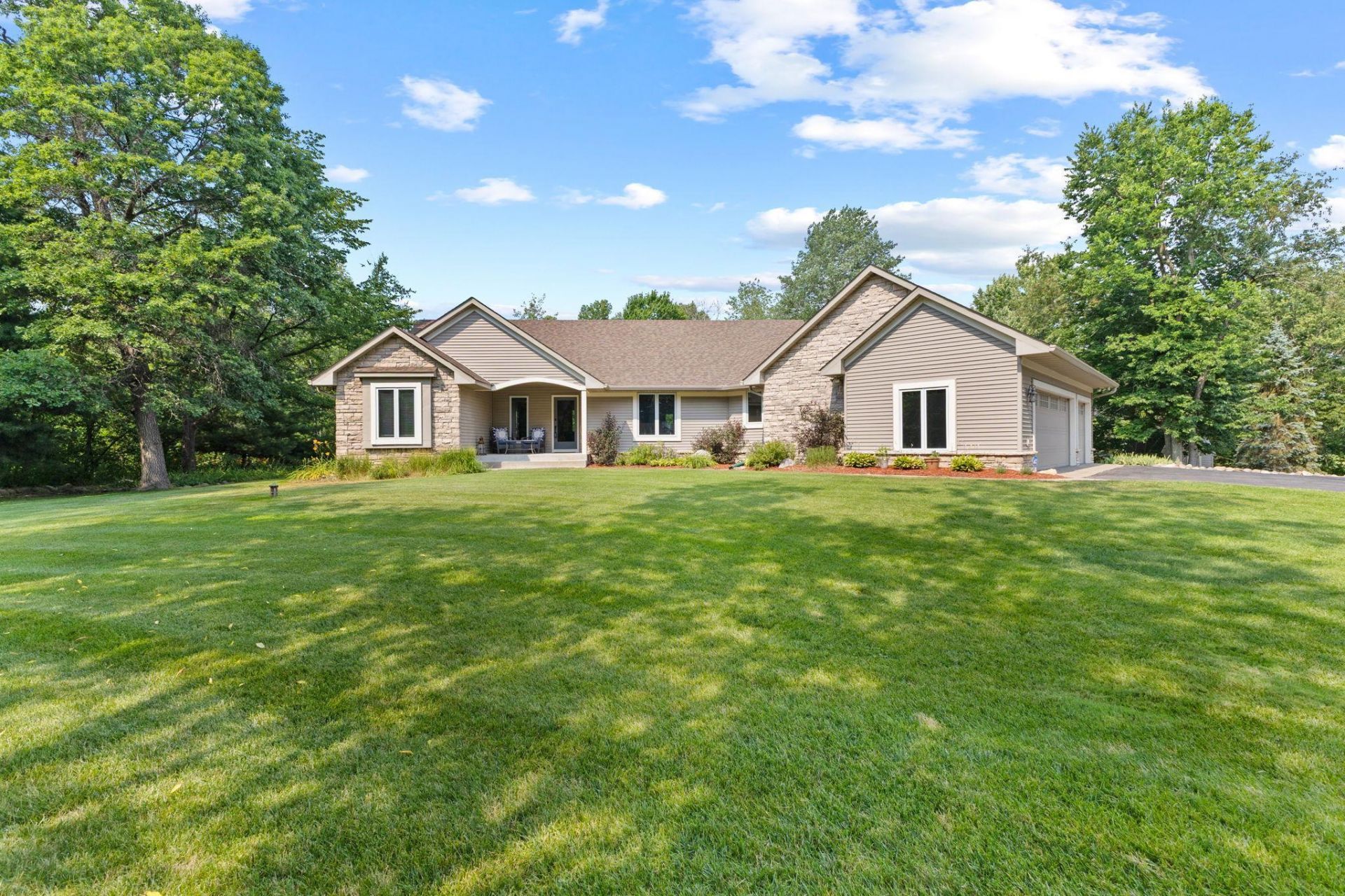 27166 Bayshore Circle Nw, Isanti, MN 55040 Main Photo