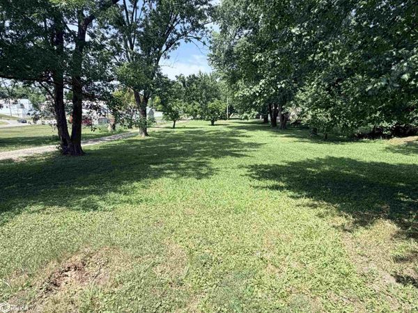610 W Jefferson Avenue, Fairfield, IA 52556