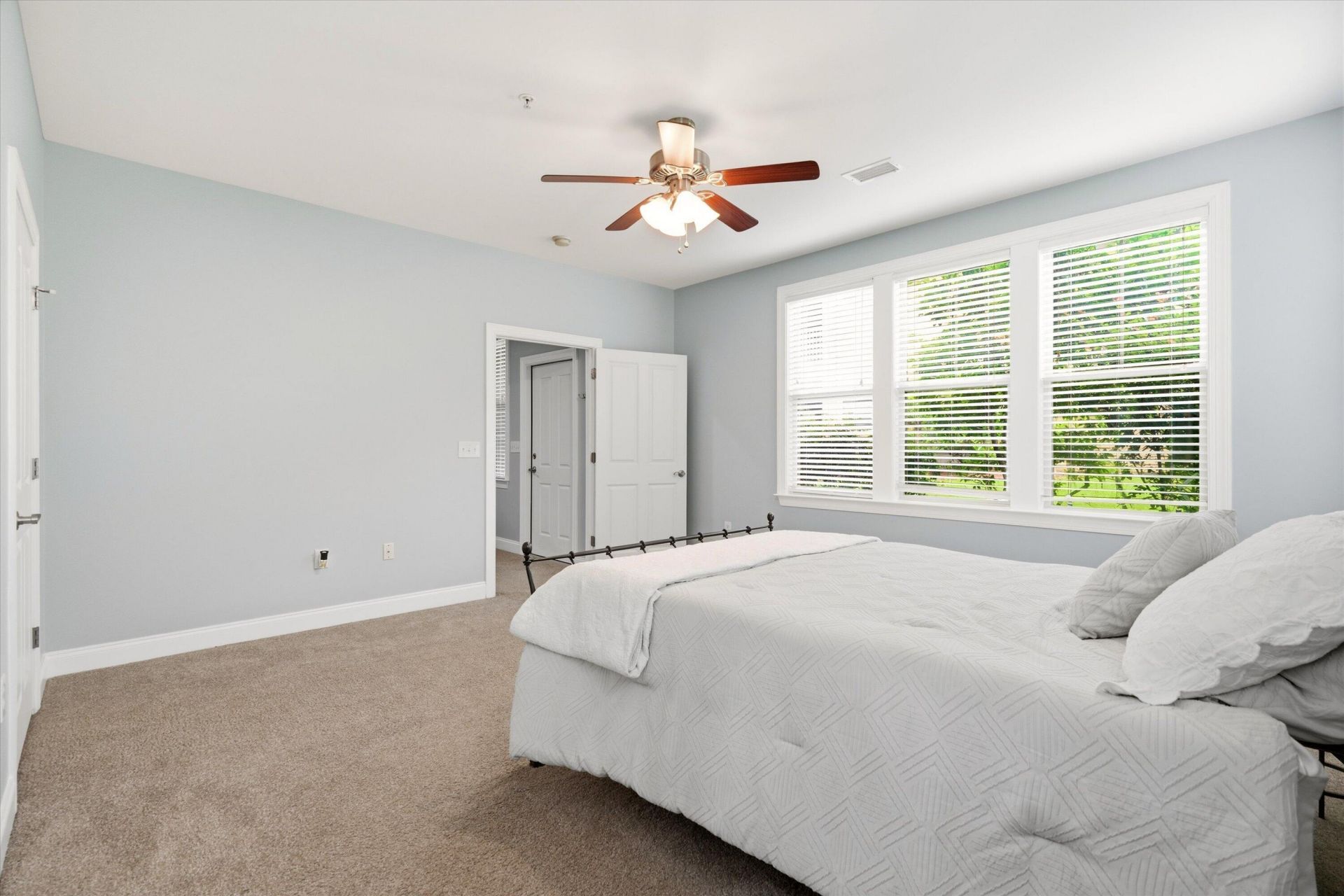 5561 Colonial Chatsworth Circle Photo 17