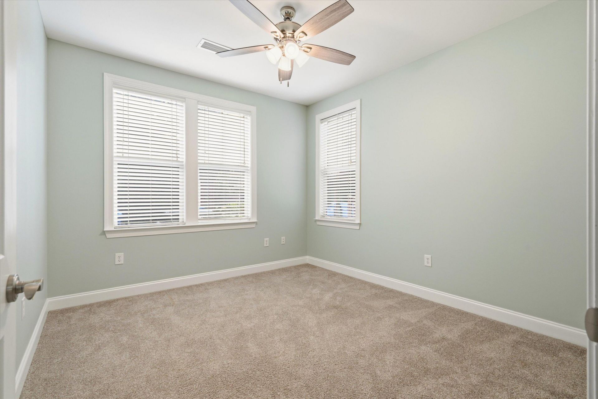 5561 Colonial Chatsworth Circle Photo 26