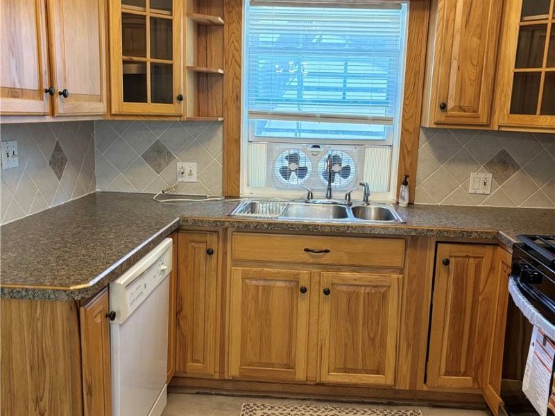 1327 W 9th Street, Lorain, OH 44052 Photo 18