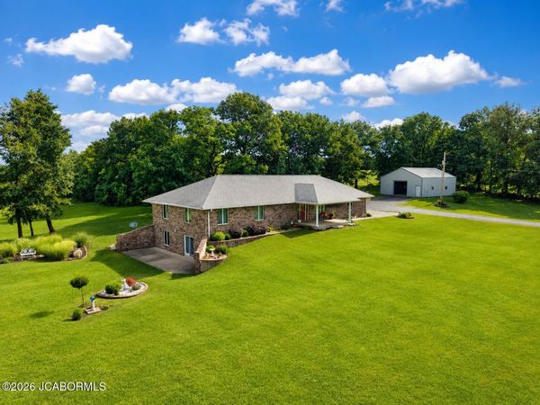 5499 U.S. 24 , Huntsville, MO 65259
