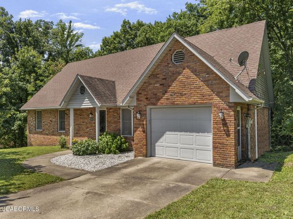 2020 CLARA DRIVE, Jefferson City, MO 65101