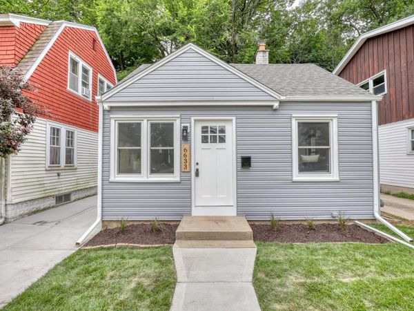 6633 Hillside LANE, Wauwatosa, WI 53213