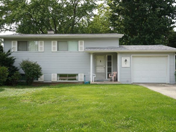 31 Circle Drive W, Montgomery, IL 60538