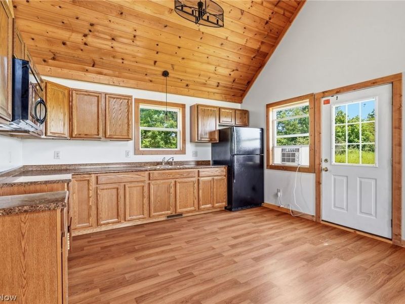 7171 Edison Street NE, Hartville, OH 44632 Photo 11