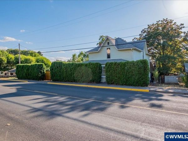 817 N Main St, Brownsville, OR 97327