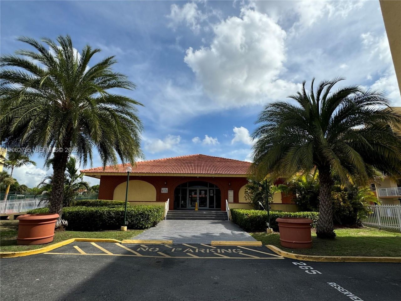 7010 NW 186th St, Unit 5-418, Hialeah, FL 33015 Photo