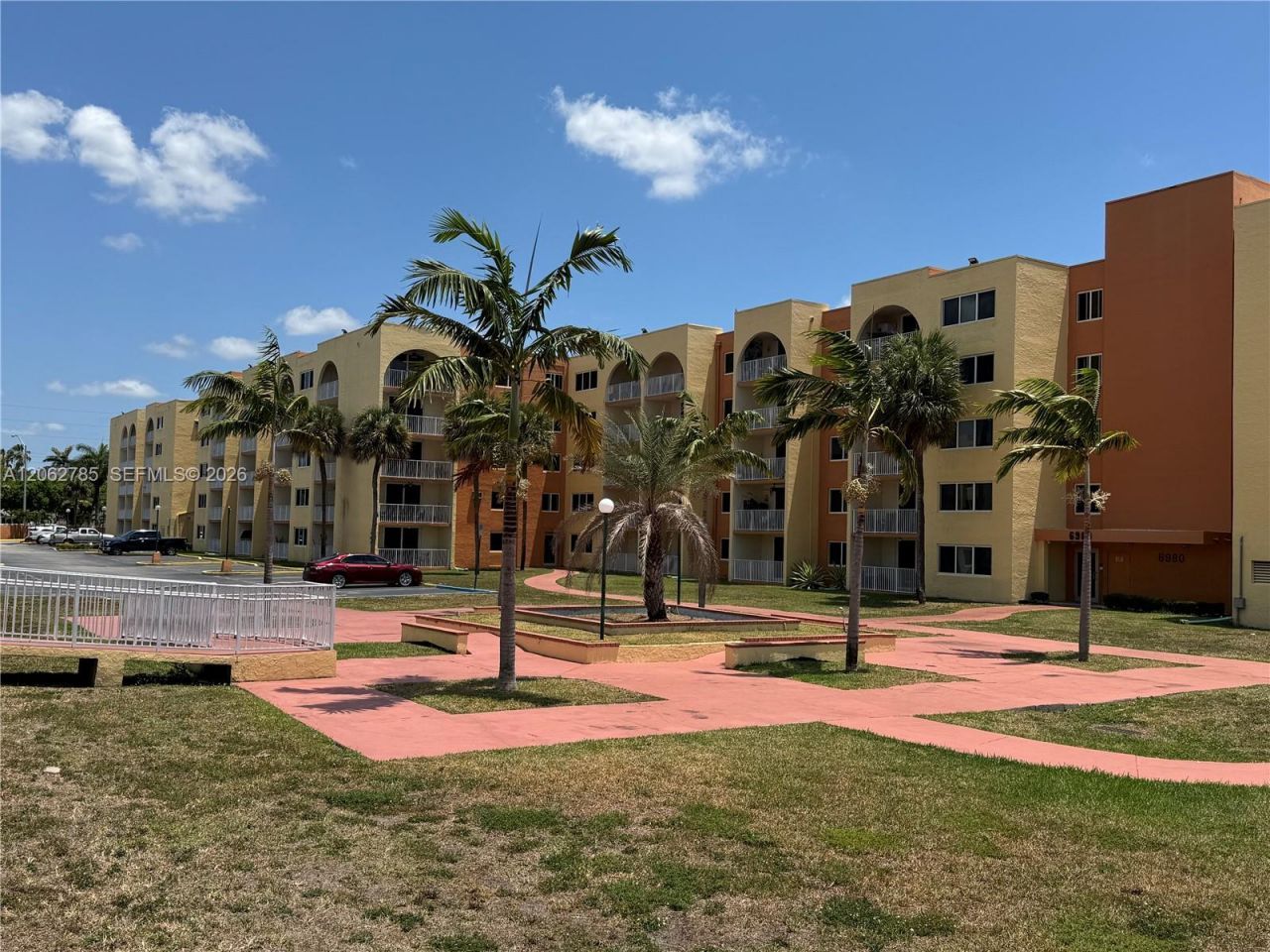 7010 NW 186th St, Unit 5-418, Hialeah, FL 33015 Photo