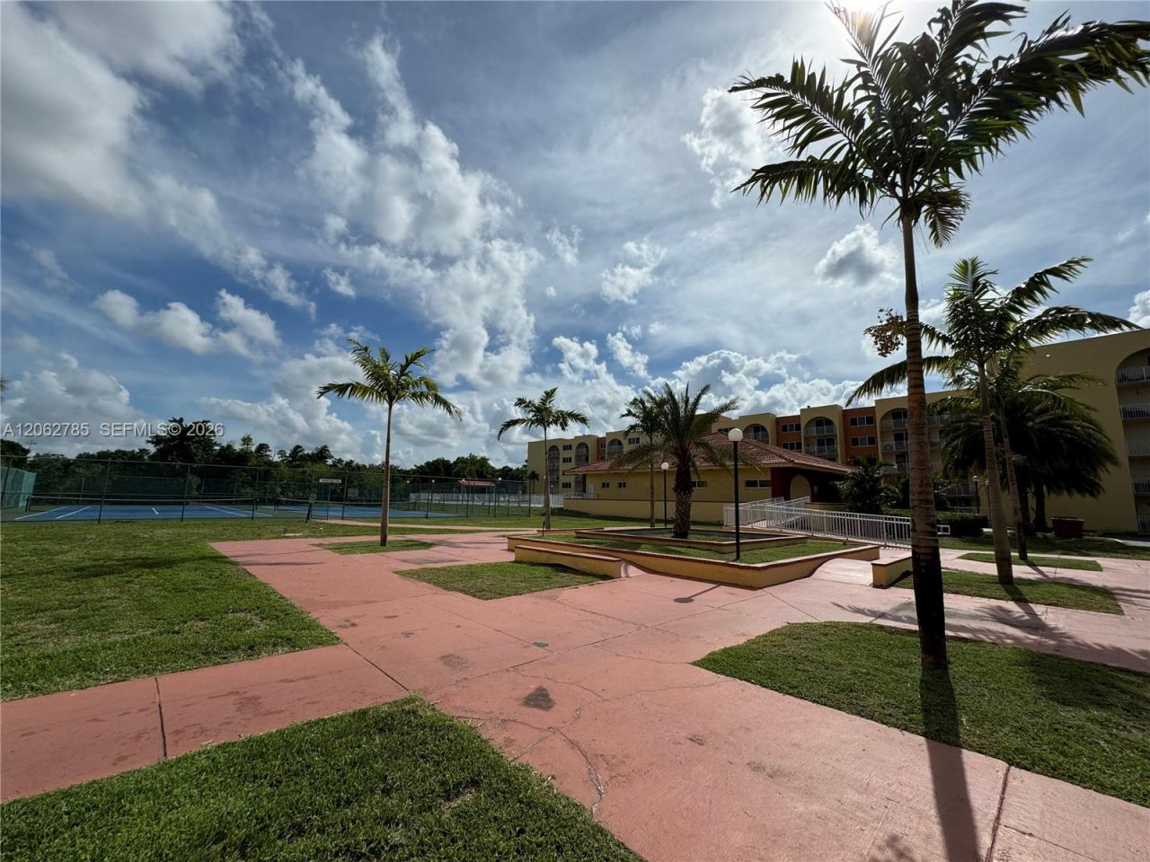 7010 NW 186th St, Unit 5-418, Hialeah, FL 33015 Photo