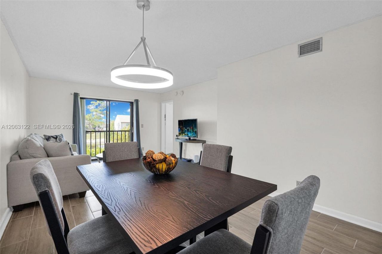 7142 Golf Colony Ct , Unit 206, Lake Worth, FL 33467 Photo