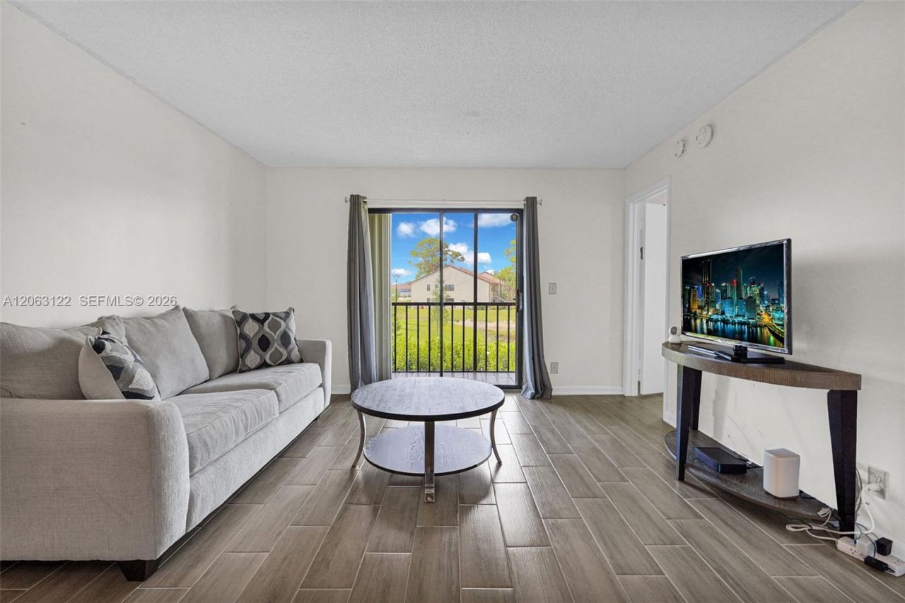 7142 Golf Colony Ct , Unit 206, Lake Worth, FL 33467 Photo