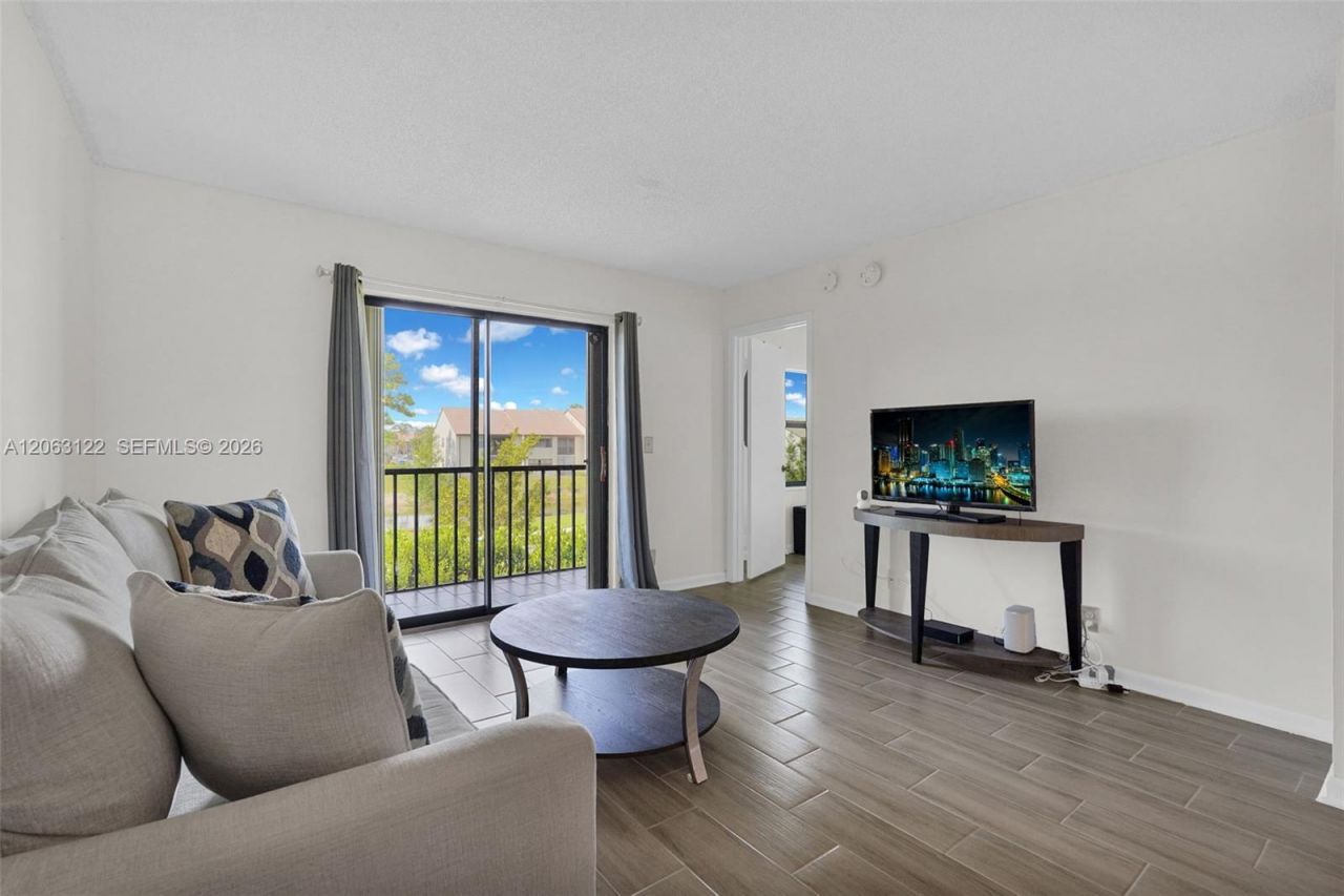 7142 Golf Colony Ct , Unit 206, Lake Worth, FL 33467 Photo