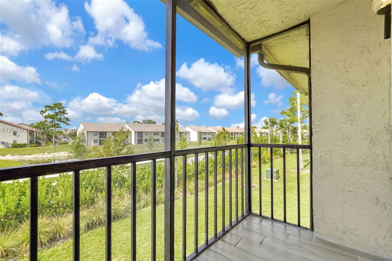 7142 Golf Colony Ct , Unit 206, Lake Worth, FL 33467 Photo