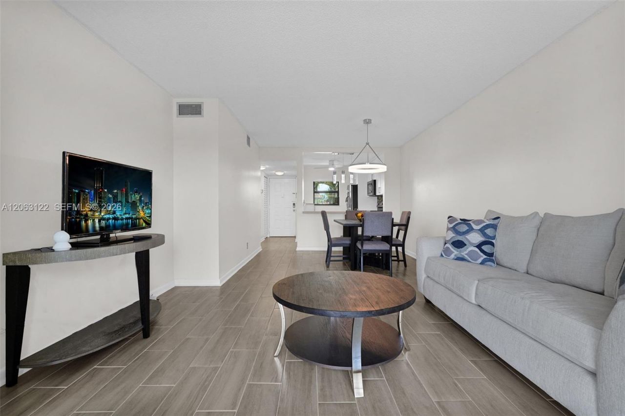 7142 Golf Colony Ct , Unit 206, Lake Worth, FL 33467 Photo