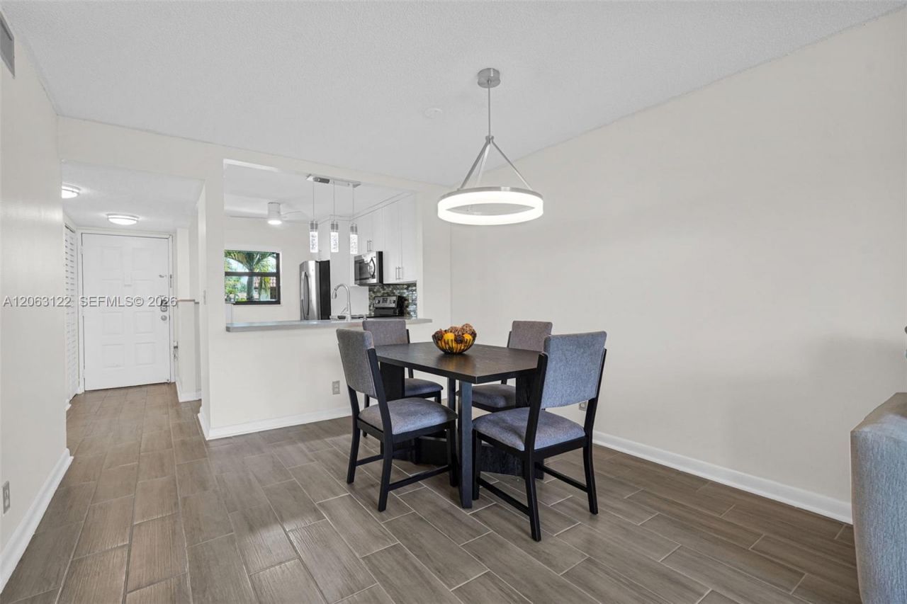 7142 Golf Colony Ct , Unit 206, Lake Worth, FL 33467 Photo