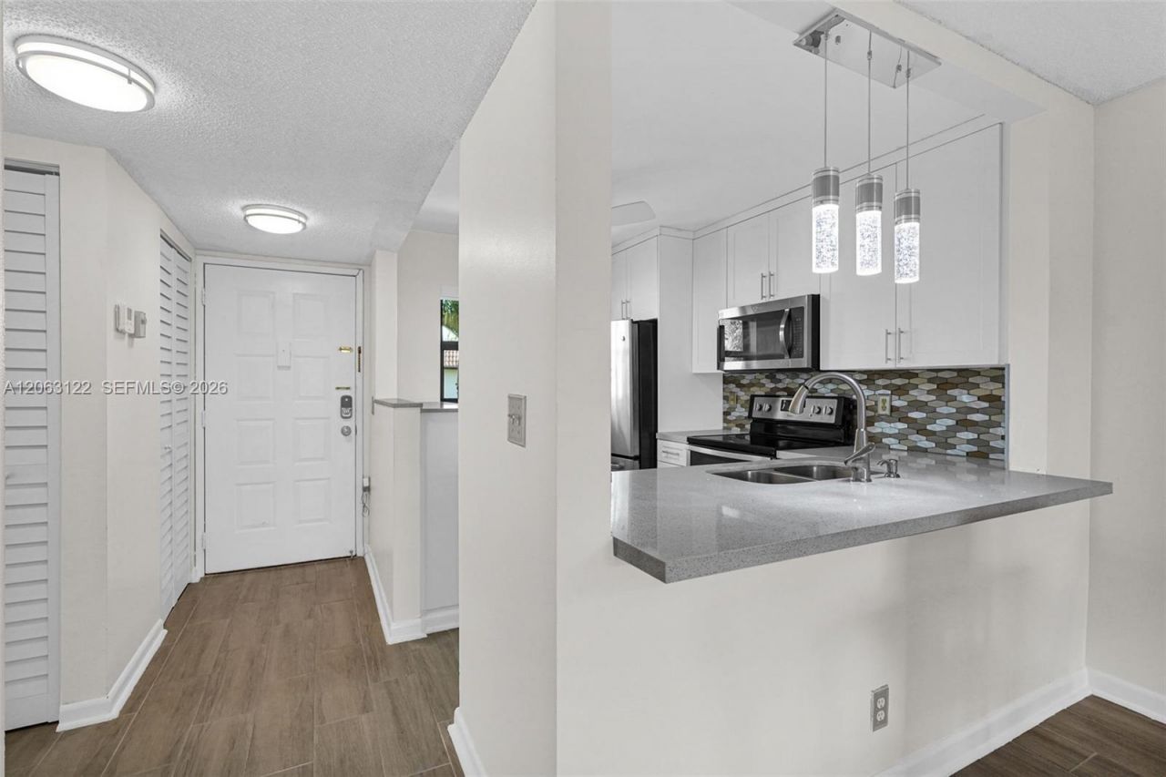 7142 Golf Colony Ct , Unit 206, Lake Worth, FL 33467 Photo
