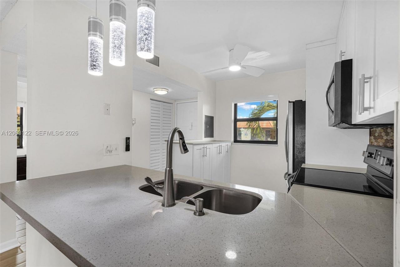 7142 Golf Colony Ct , Unit 206, Lake Worth, FL 33467 Photo
