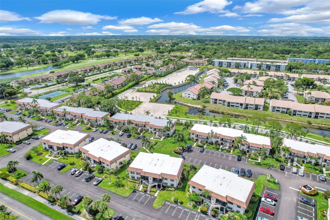 7142 Golf Colony Ct , Unit 206, Lake Worth, FL 33467 Photo