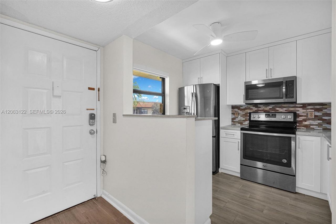 7142 Golf Colony Ct , Unit 206, Lake Worth, FL 33467 Photo