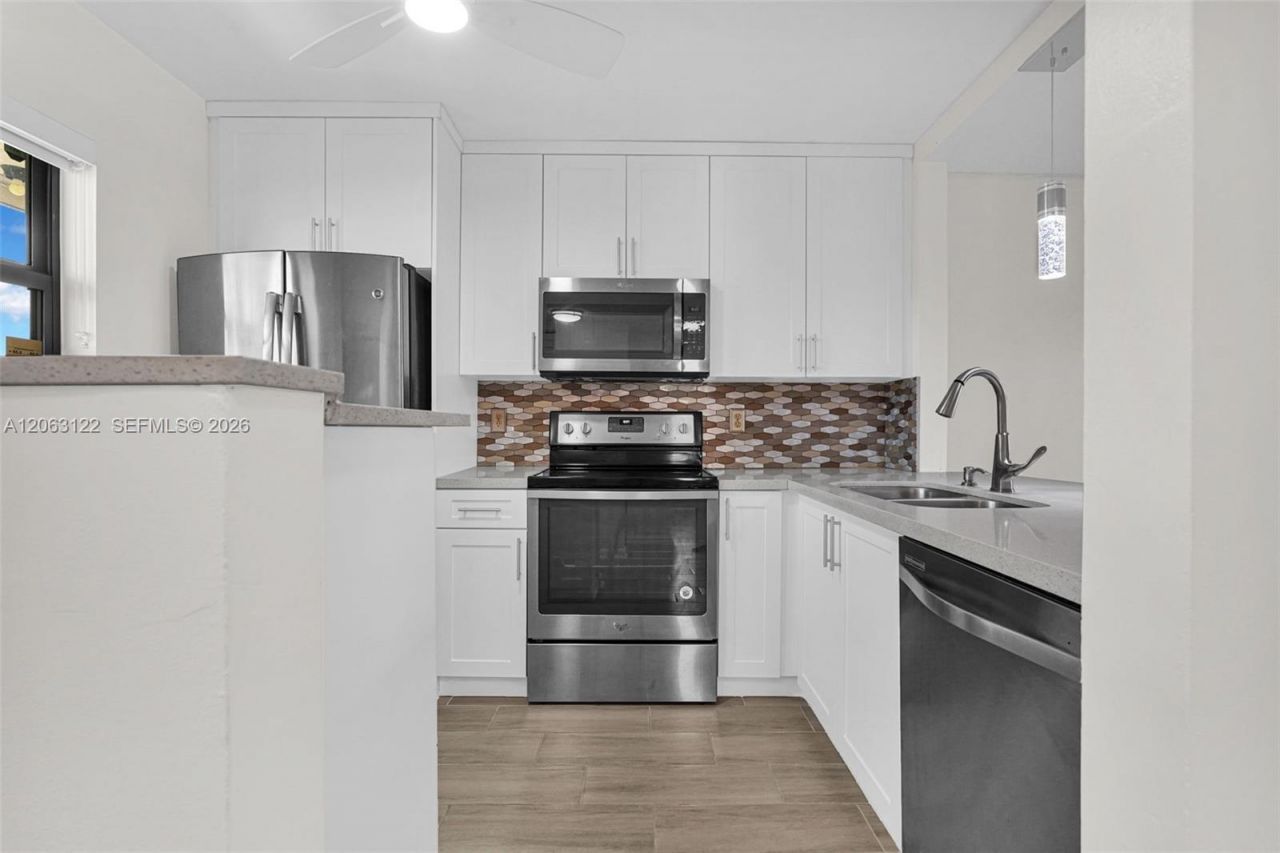 7142 Golf Colony Ct , Unit 206, Lake Worth, FL 33467 Photo