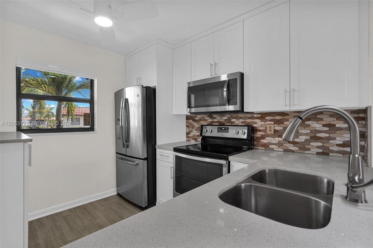 7142 Golf Colony Ct , Unit 206, Lake Worth, FL 33467 Photo