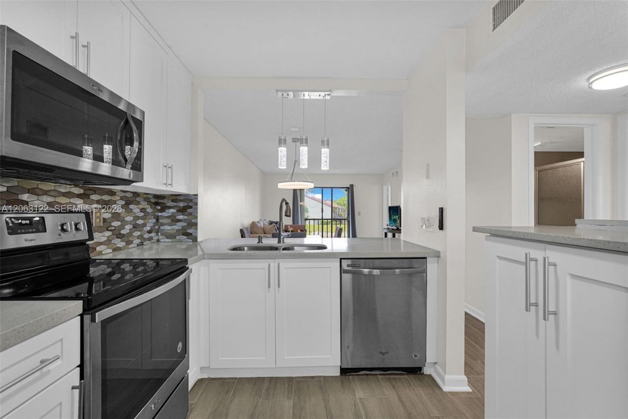 7142 Golf Colony Ct , Unit 206, Lake Worth, FL 33467 Photo
