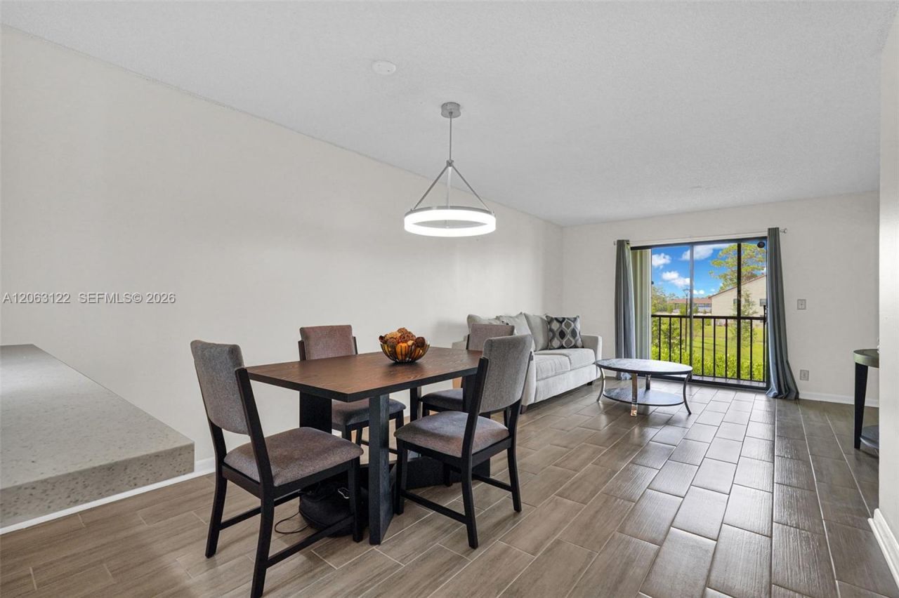 7142 Golf Colony Ct , Unit 206, Lake Worth, FL 33467 Photo