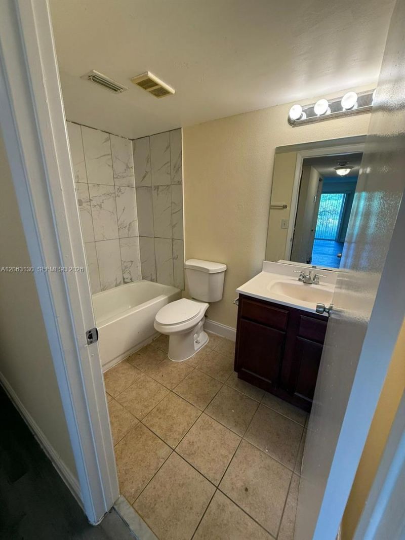 7650 Westwood Dr , Unit 509, Tamarac, FL 33321 Photo