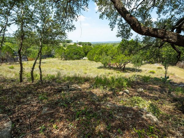 910 Daviot DR, Spicewood, TX 78669