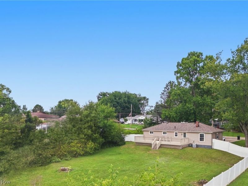 6330 Peach Street, Louisville, OH 44641 Photo 12