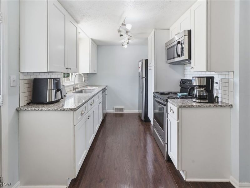 6330 Peach Street, Louisville, OH 44641 Photo 22