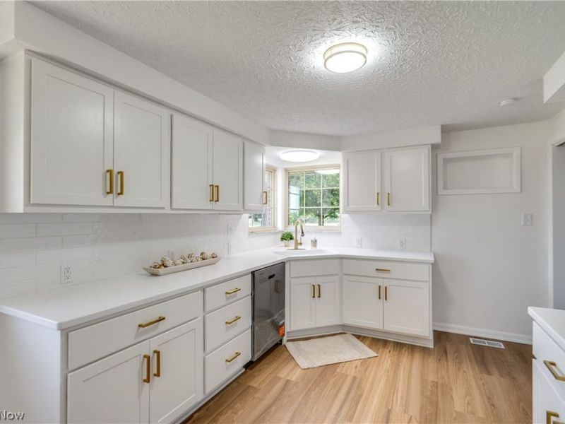 15234 Orrville Street NW, North Lawrence, OH 44666 Photo 11