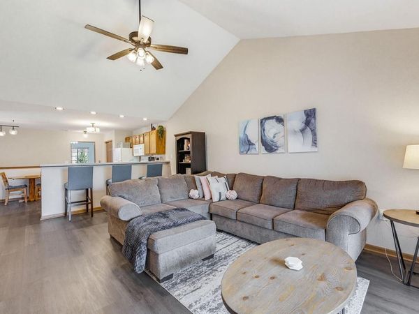 6080 S Crosswinds DRIVE, Unit 4, Cudahy, WI 53110
