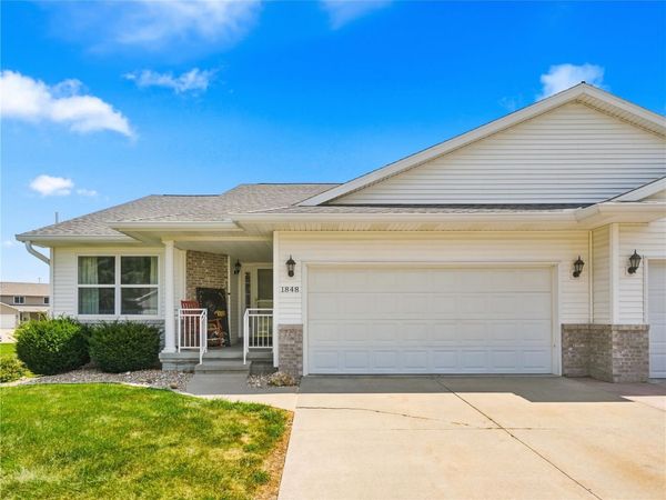 1848 Comisky Court , Ely, IA 52227