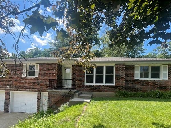 7724 NW Eastside Drive, Weatherby Lake, MO 64152