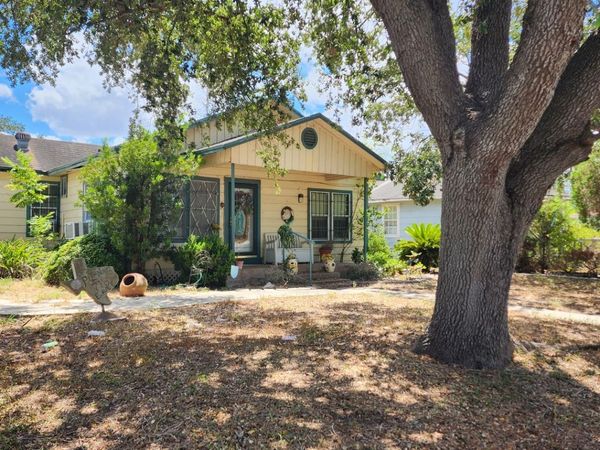 718 E AVENUE E, Robstown, TX 78380