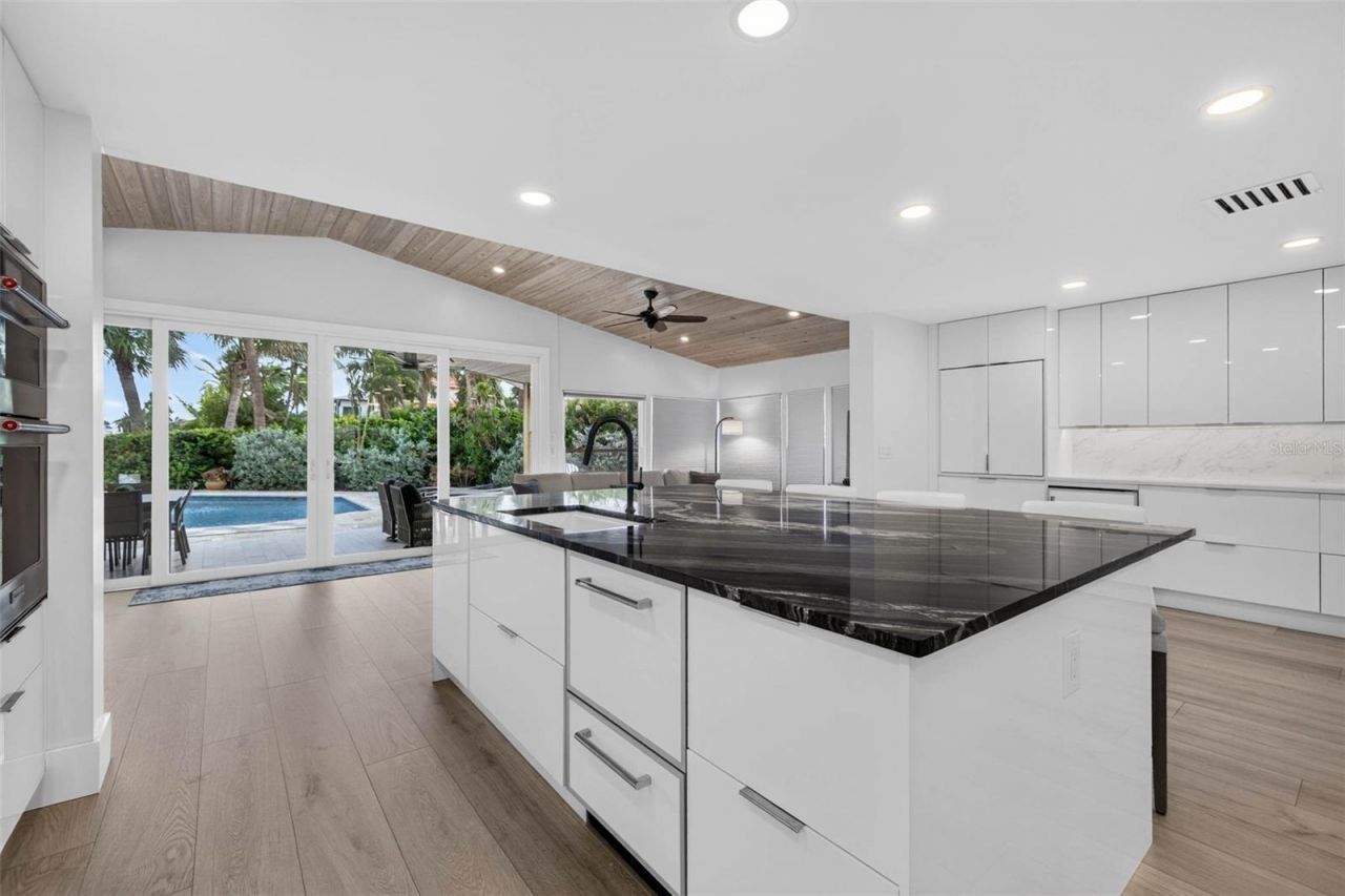 8009 13th Avenue S, Saint Petersburg, FL 33707 Photo