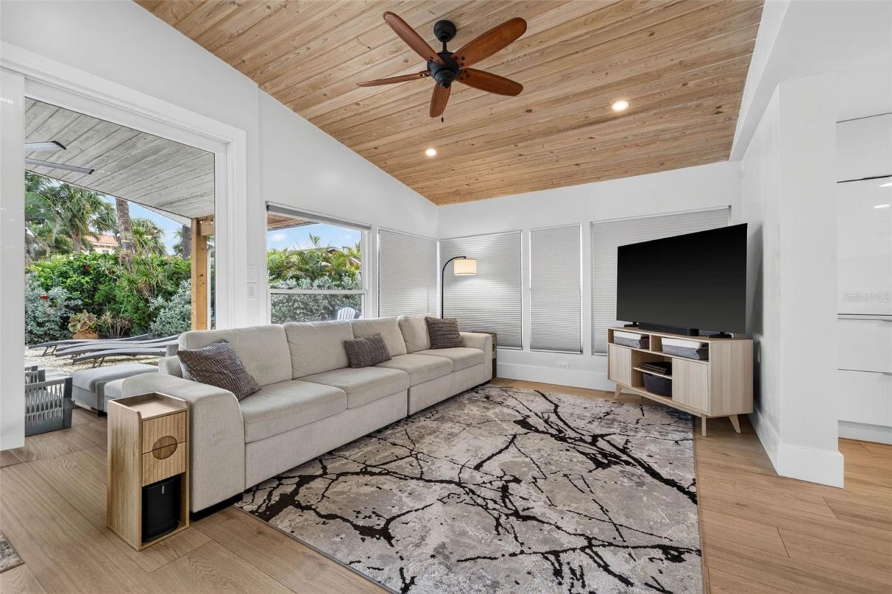 8009 13th Avenue S, Saint Petersburg, FL 33707 Photo