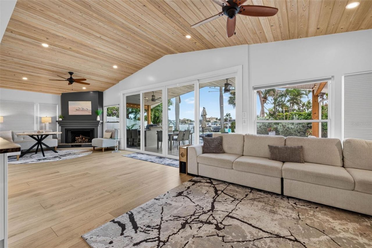 8009 13th Avenue S, Saint Petersburg, FL 33707 Photo