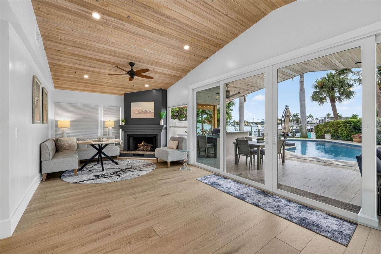 8009 13th Avenue S, Saint Petersburg, FL 33707 Photo