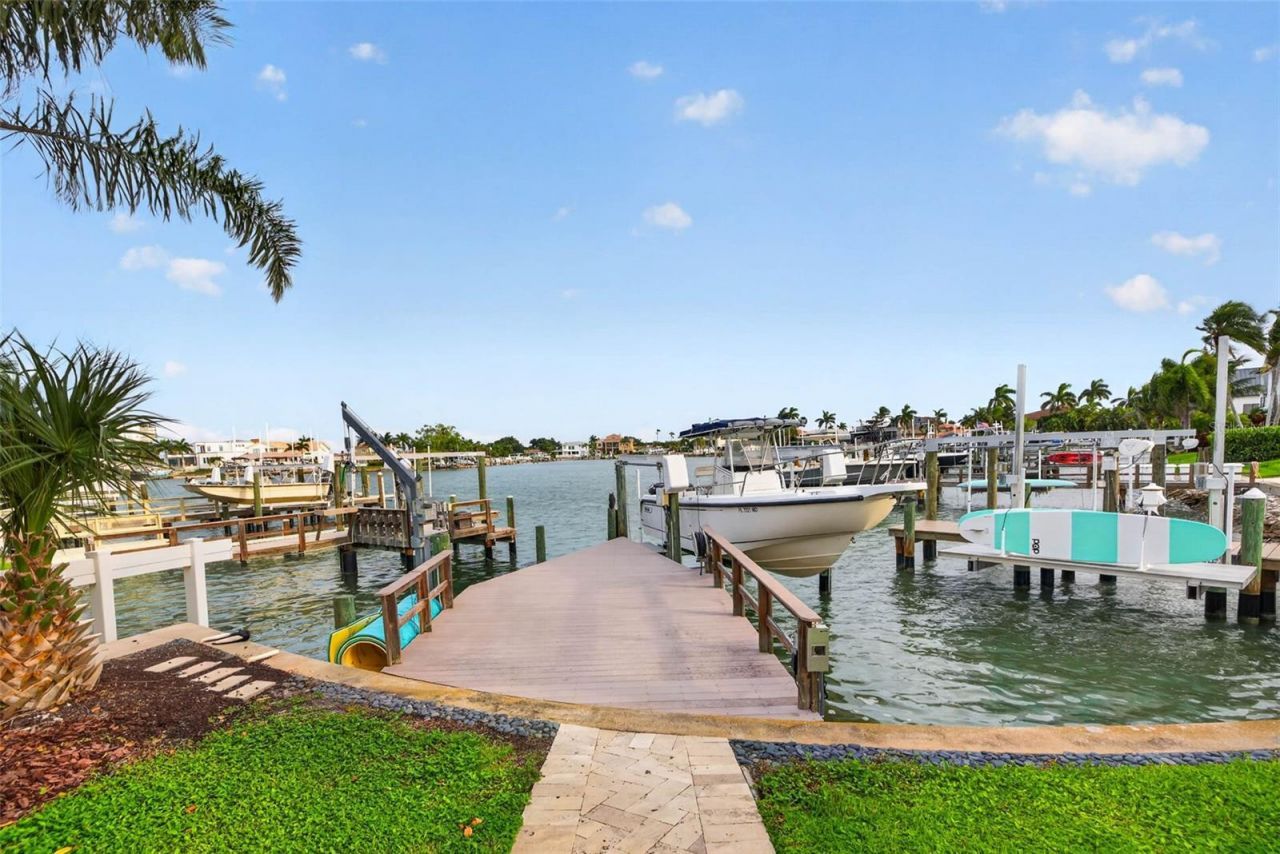 8009 13th Avenue S, Saint Petersburg, FL 33707 Photo