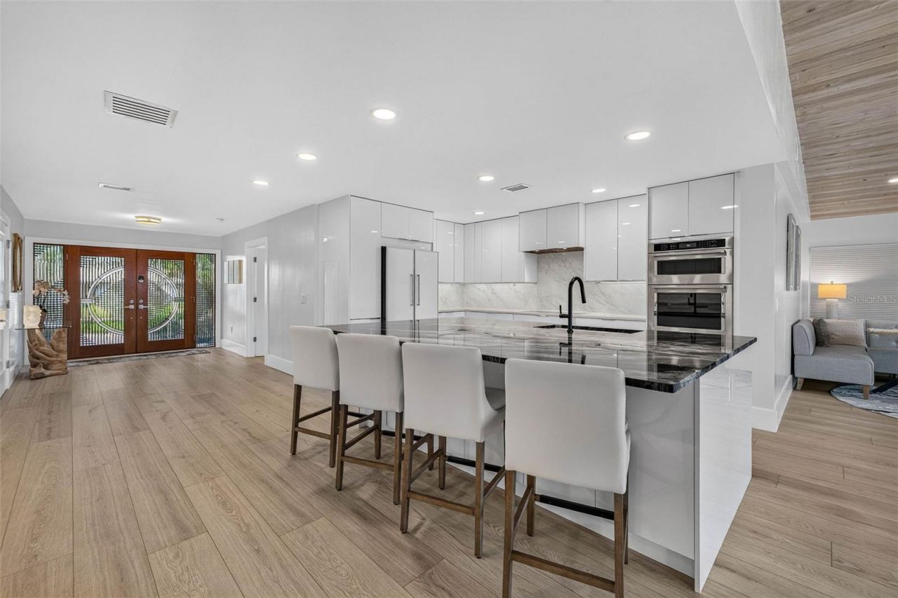 8009 13th Avenue S, Saint Petersburg, FL 33707 Photo