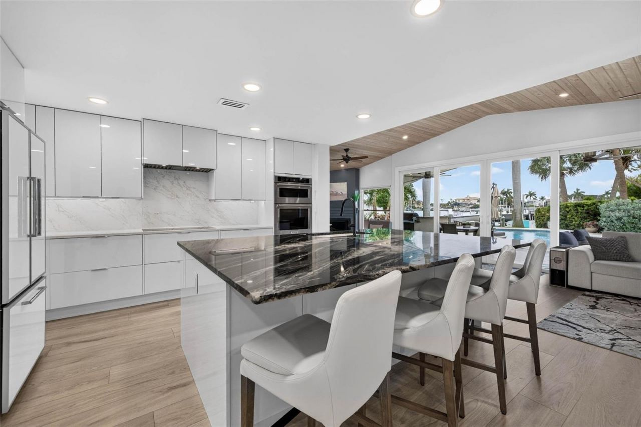 8009 13th Avenue S, Saint Petersburg, FL 33707 Photo