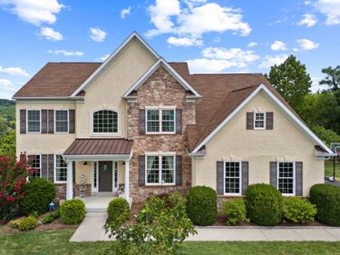 2124 ARBORDALE CIRCLE, SCHWENKSVILLE, PA 19473