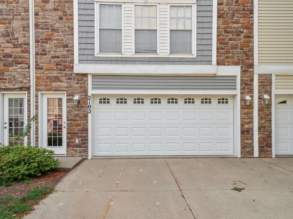 8302 Westown Parkway, Unit 2102, West Des Moines, IA 50266