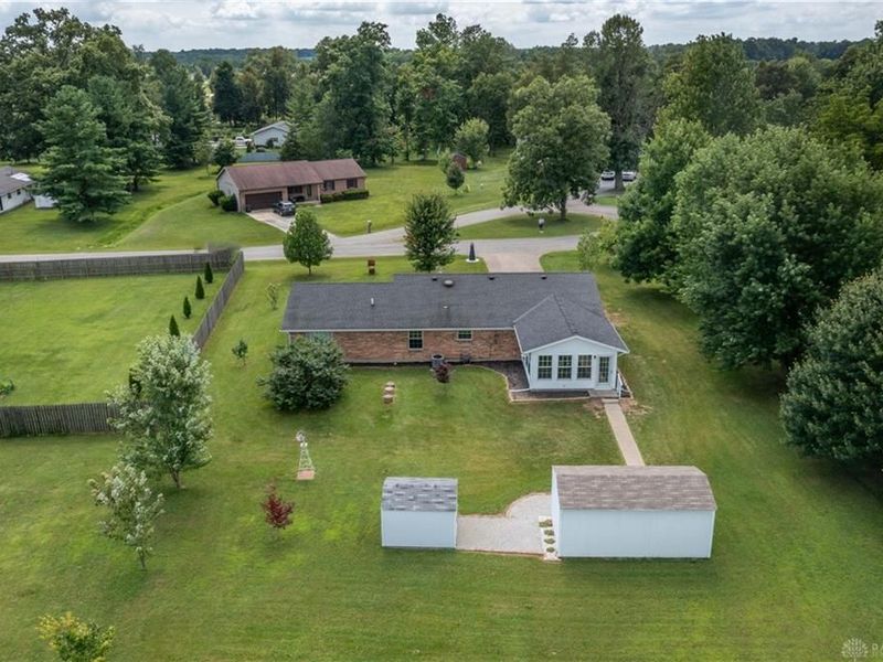 4049 Walnut Grove Circle, Urbana, OH 43078 Photo 11