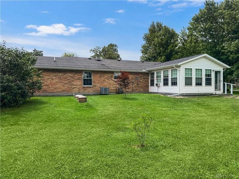 4049 Walnut Grove Circle, Urbana, OH 43078 Photo 8