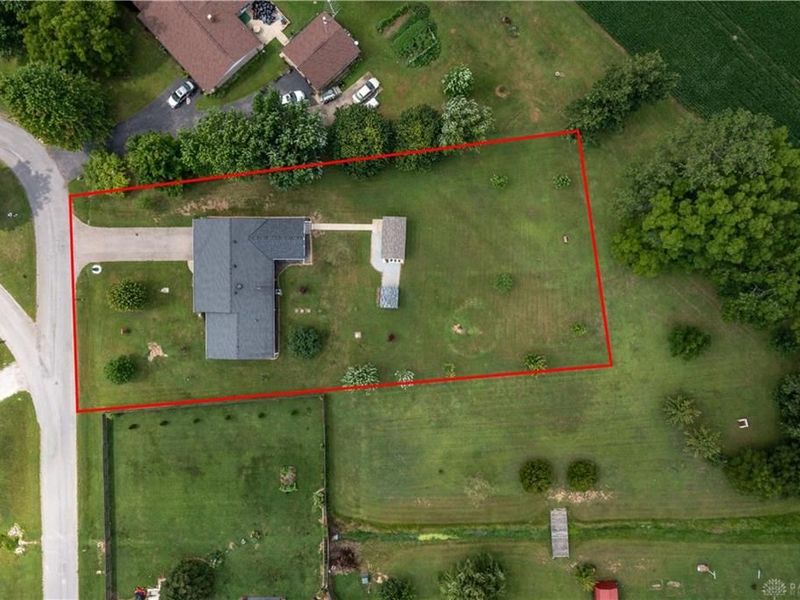 4049 Walnut Grove Circle, Urbana, OH 43078 Photo 9
